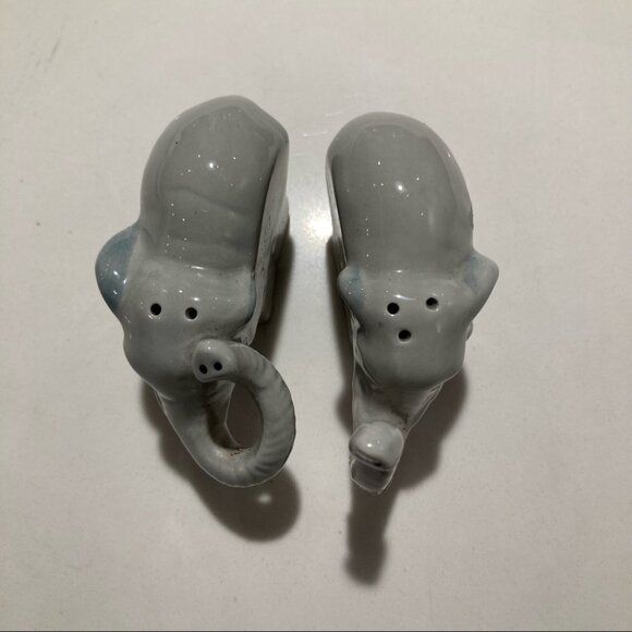SALT & PEPPER  Shaker Intertwined Trunk Elephants Ceramic - Picture 3 of 7